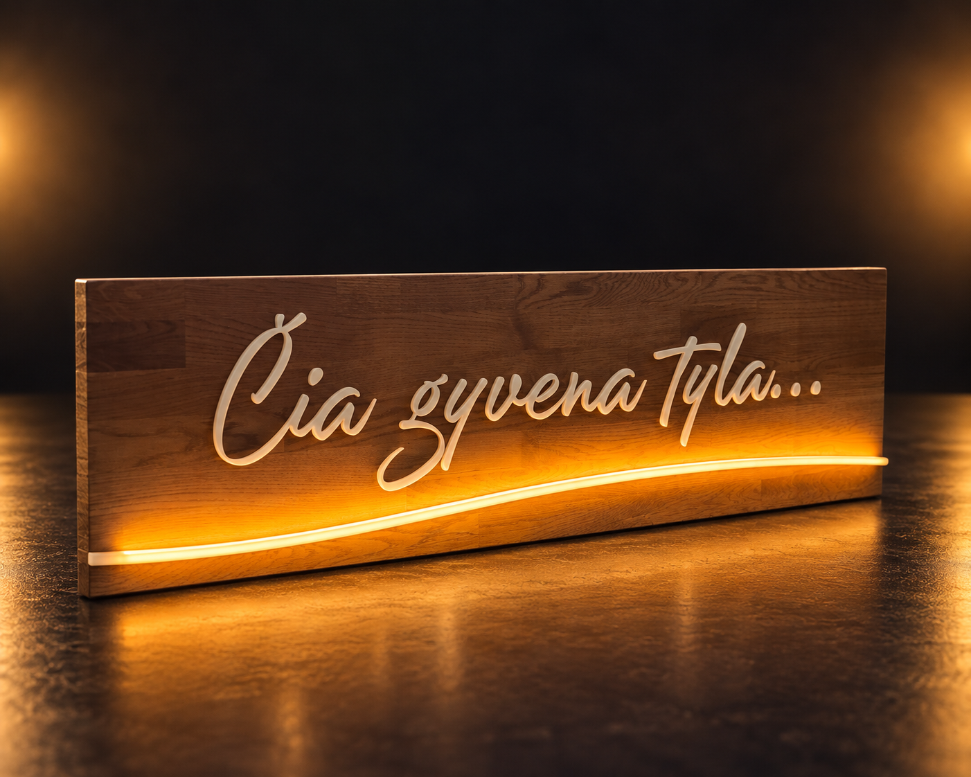 Lazeriu pjauta šviečianti medinė iškaba